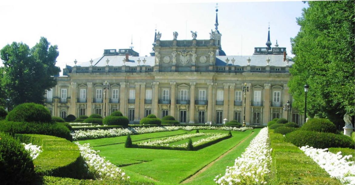 Vista del Palacio e la Granja y jardines