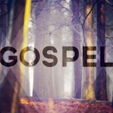 La palabra gospel sobre un fondo de bosque