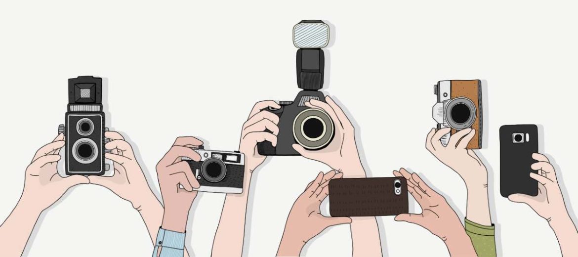 Ilustración de diferentes dispositivos fotográficos sujetos por manos