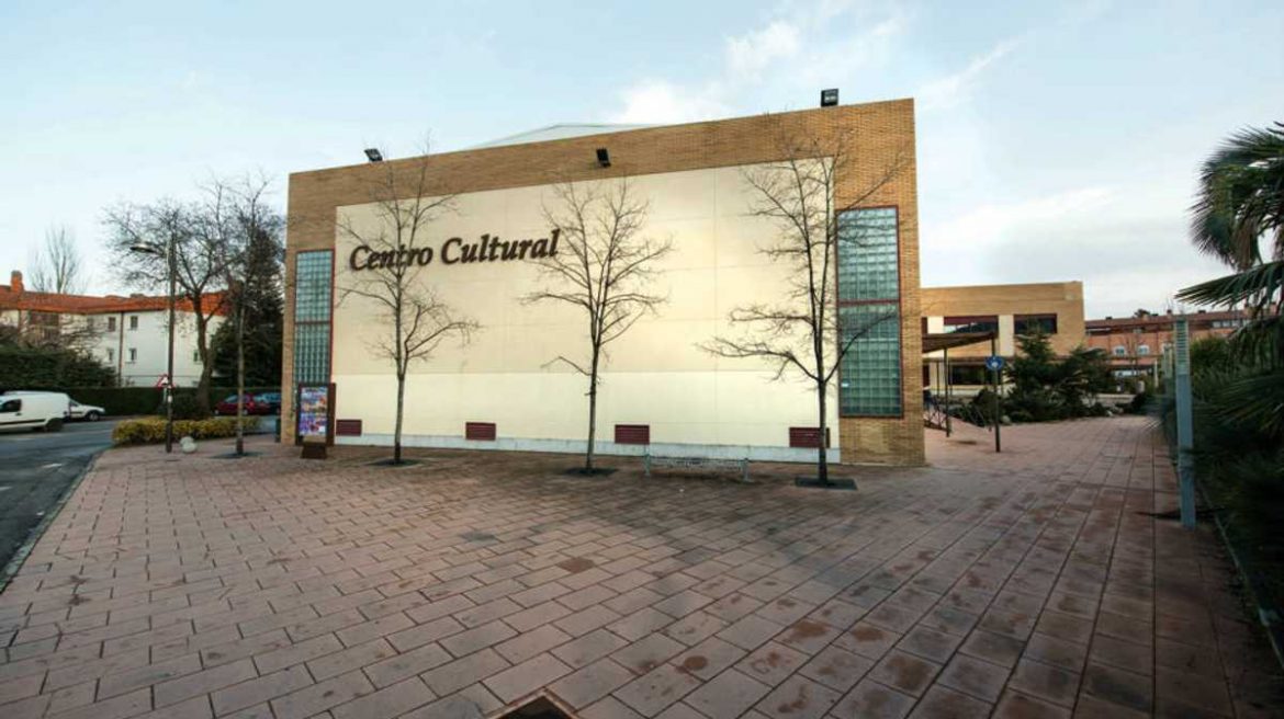 Exterior del Centro Cultural de Moralzarzal
