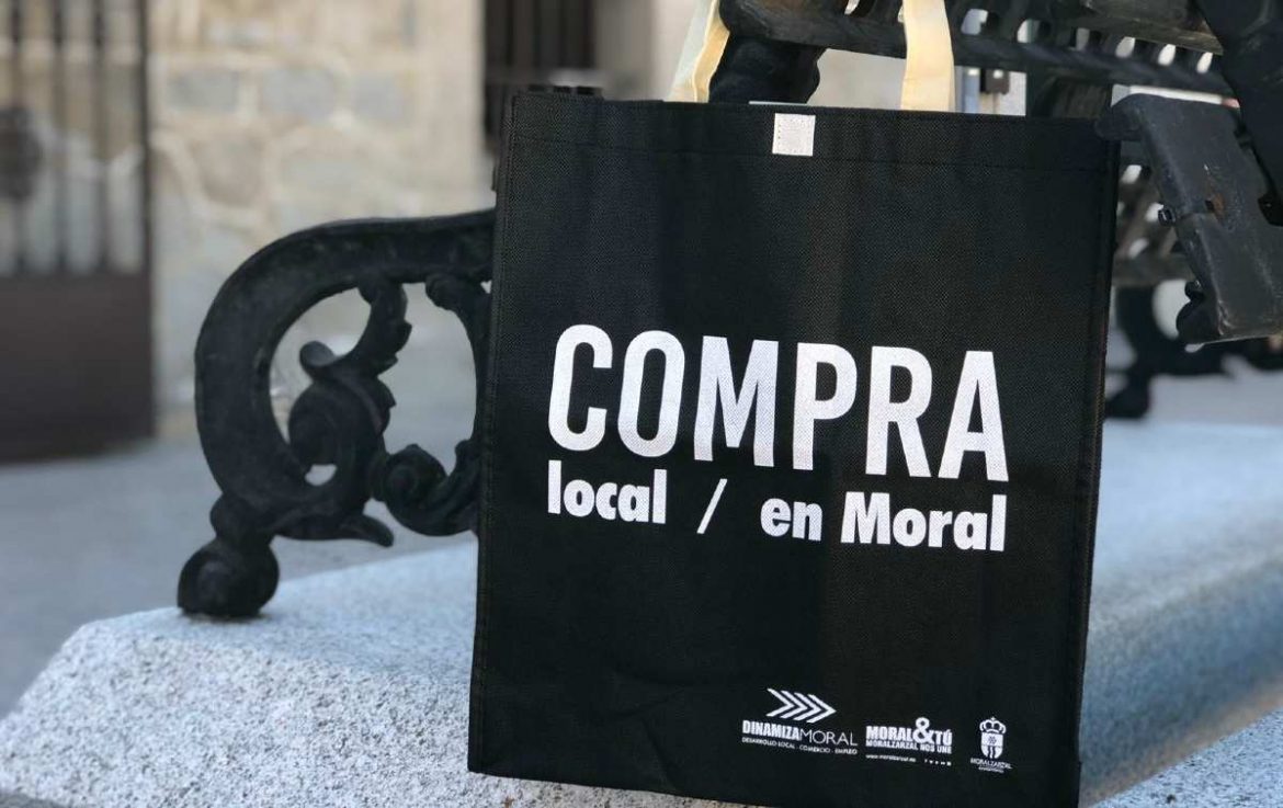 Bolsa de compra con el lema Compra Local Compra en Moral