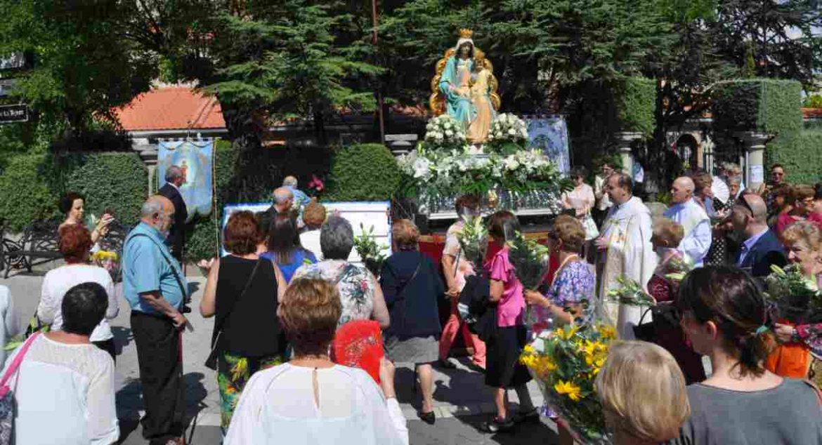 Procesión de la Virgen del Rosario en Moralzarzal