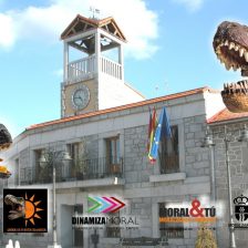 El Ayuntamiento de Moralzarzal con unos dinosaurios
