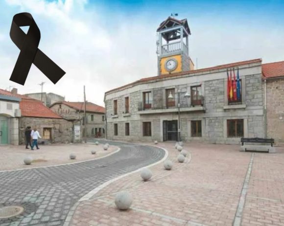 Imagen del Ayuntamiento de Moralzarzal con un lazo negro