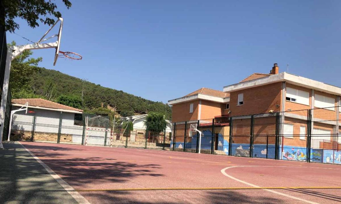 Detalle de la pista polideportiva de El Raso en Moralzarzal