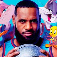 LeBron James rodeado de los Looney Tunes