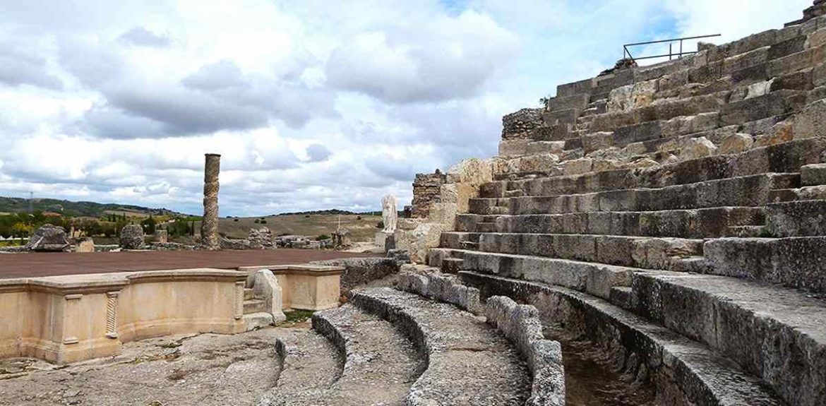 Detalle del teatro romano de Segóbriga
