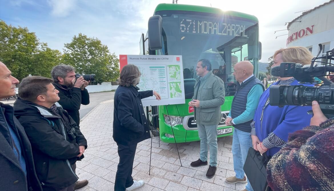 El consejero de Transportes inaugura en Moralzarzal dos nuevas rutas verdes (1)