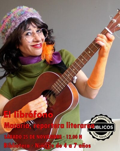 Alicia Merino con su personaje de Macaria, reportera literaria, el sábado 25 de noviembre, en la Biblioteca de Moralzarzal 2023