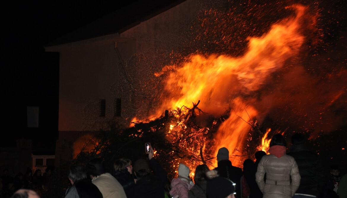 Luminaria, un gran fuego, chocolate, churros y bizcochos, el 19 de enero en Moralzarzal