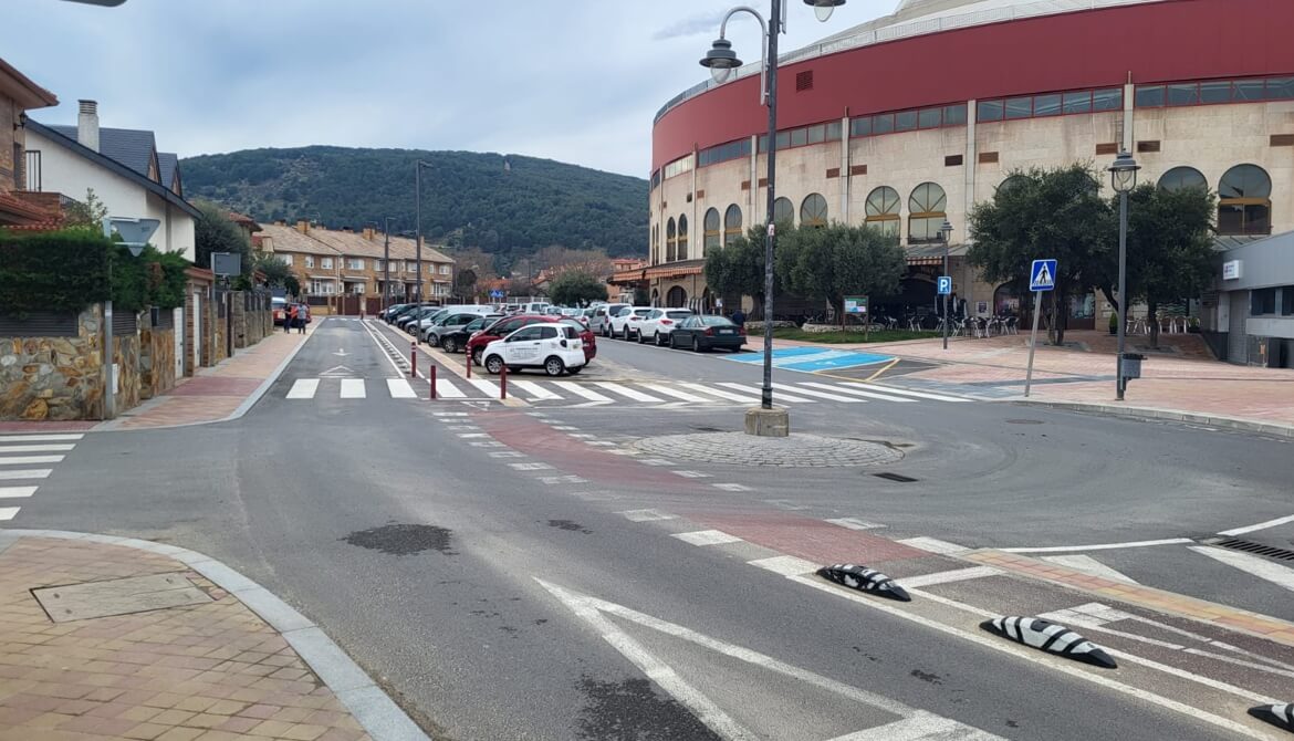Más aparcamientos en la Avenida Salvador Sánchez Frascuelo de Moralzarzal