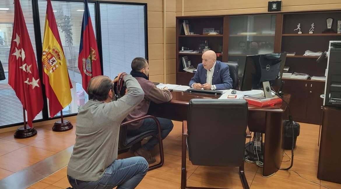 Hoy se publica una entrevista en La Razón a José Mª Moreno, alcalde de Moralzarzal