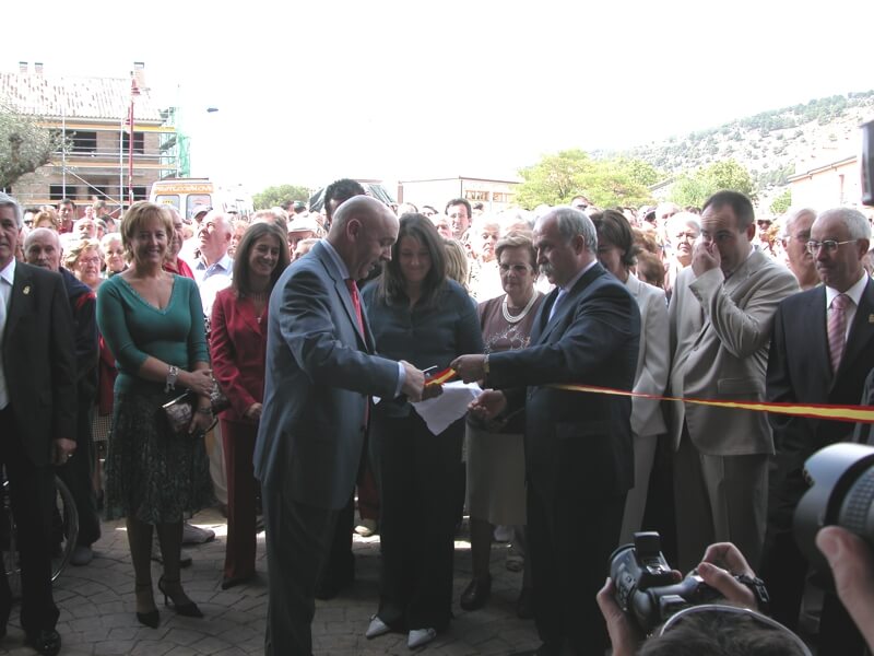 2. 05.09.23 Inauguración de la Plaza de Toros de Moralzarzal, corte de cinta 2l 23 de septiembre de 2005