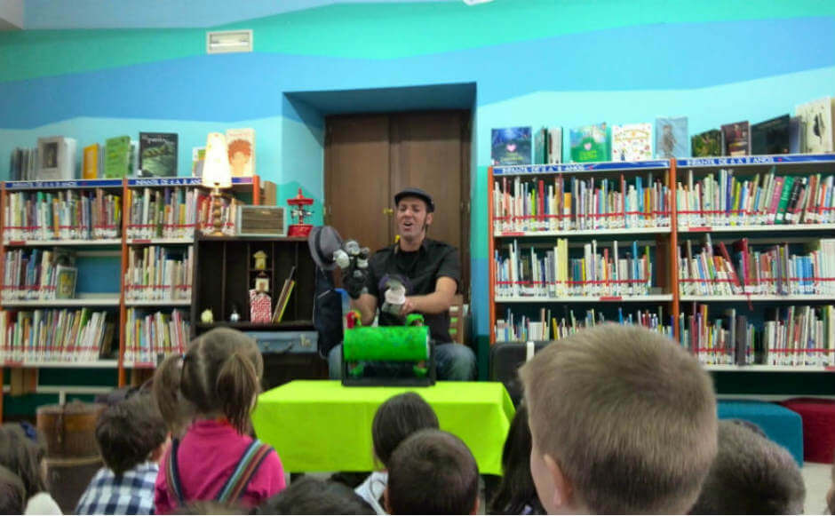 El 22 de febrero vuelve La hora del cuento a la Biblioteca de Moralzarzal, con Cuentos de Madera y Latón, de Juan Malabar