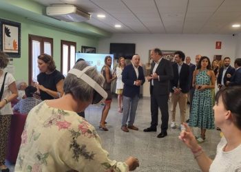 El alcalde y el consejero de Digitalización, en el evento Abu, me acompañas, en Moralzarzal