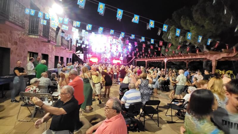 Verbena del Día del Abuelo en Moralzarzal. Plaza de la Constitución en 2025