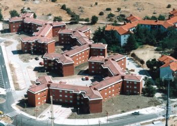 Inauguración Inauguración en septiembre 2000 I promoción de Viviendas Municipales en Moralzarzal. aérea (1)en septiembre 2000 I promoción de Viviendas Municipales en Moralzarzal. aérea (1)
