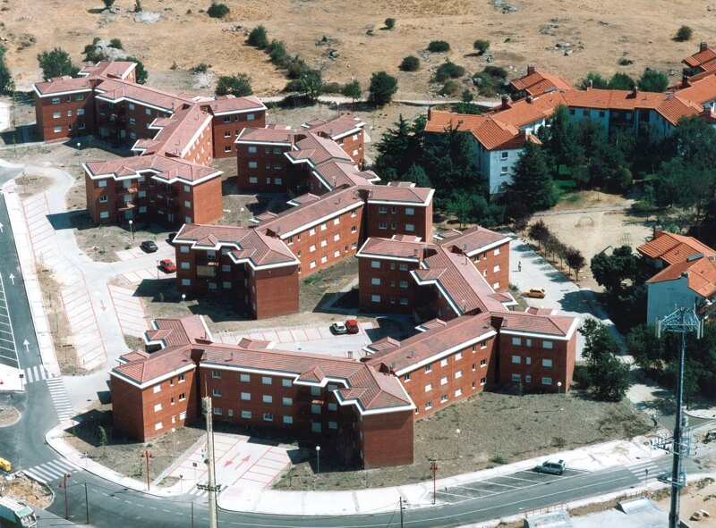 Inauguración Inauguración en septiembre 2000 I promoción de Viviendas Municipales en Moralzarzal. aérea (1)en septiembre 2000 I promoción de Viviendas Municipales en Moralzarzal. aérea (1)