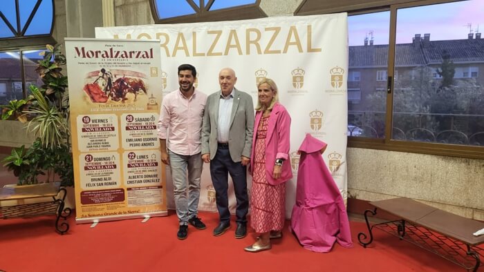 Presentada la Feria Taurina Moralzarzal 2025 en un emotivo acto en nuestra gran Plaza de Toros, alcaldes