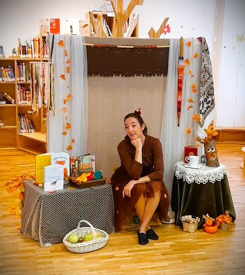 La hora del cuento en Moralzarzal. AliciaCuenteando_fotografía (1)