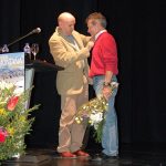 Jornadas de Montaña de Moralzarzal. Carlos Soria isignia de oro del municipio en 2006