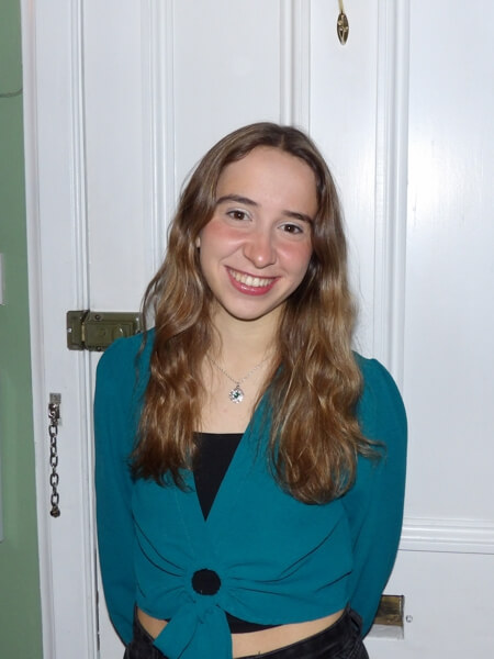 Encuentro literario en la Biblioteca de Moralzarzal, presentación de Gritos y sábanas blancas, de Alicia G. C. Lanz (1)