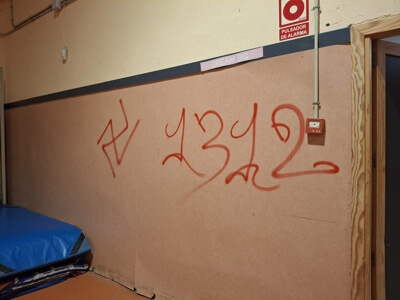 Limpieza de pintadas en el CEIP San Miguel Arcángel (1)