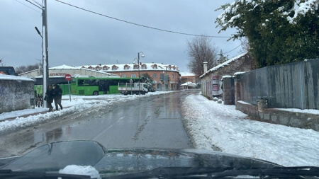 Operativo especial ante la nevada de ayer en Moralzarzal, bus