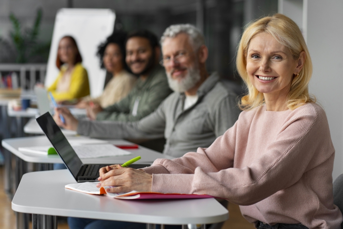 Actualízate en el Hogar de Mayores de Moralzarzal, nuevos cursos tecnológicos con La Caixa