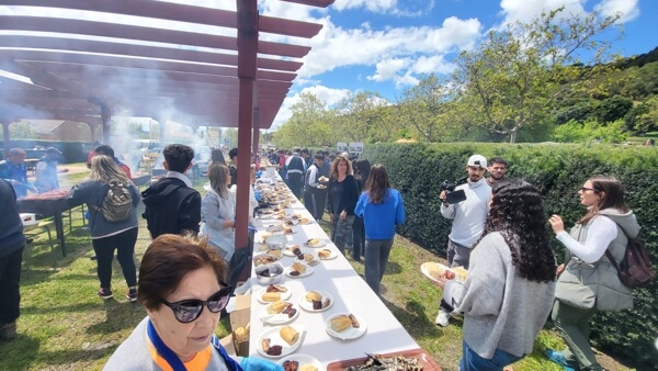 Moralzarzal celebra la tradicional Fiesta de la Cruz de Mayo 2026, Raíces de piedra y un día en familia. Comida
