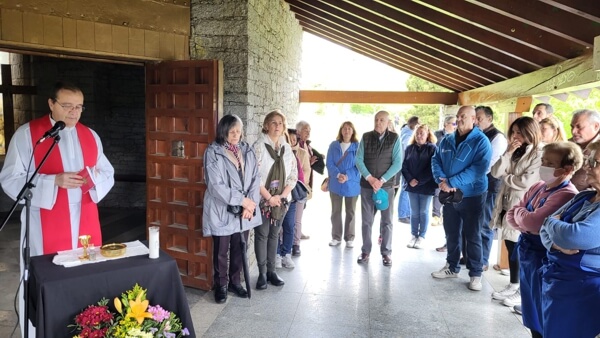 Moralzarzal celebra la tradicional Fiesta de la Cruz de Mayo 2026, Raíces de piedra y un día en familia. Misa