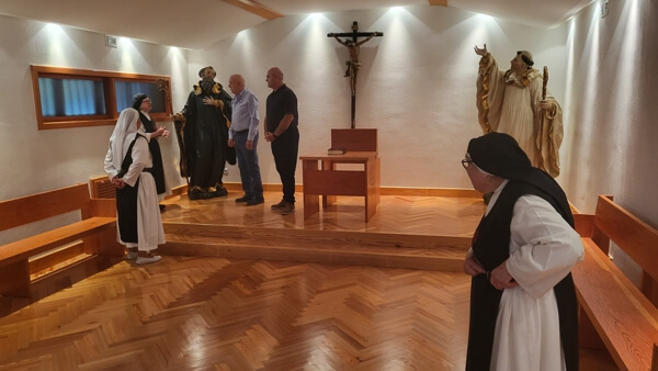 El alcalde y el primer teniente de alcalde visitan el Monasterio de las Monjas Calatravas de Moralzarzal y sus tesoros artísticos declarados Bienes de Interés Cultural