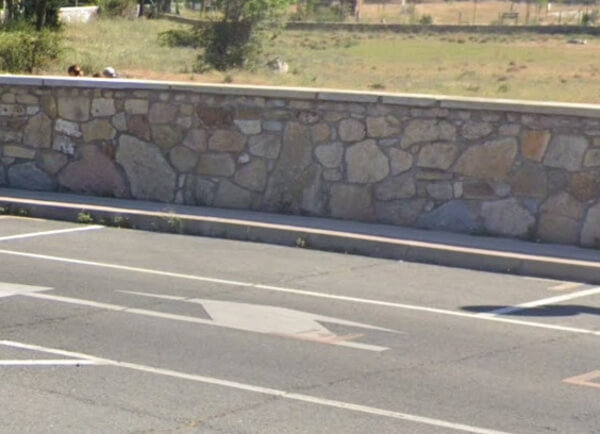 Actual muro de la Dehesa en Vía Berrocal en Moralzarzal