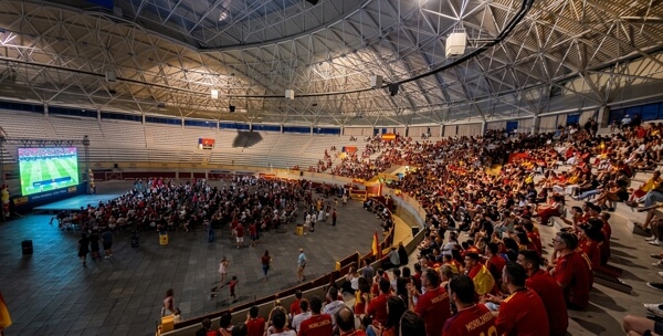 Moralzarzal con España. Pantalla gigante en la Plaza de Toros para la final del Mundial de 2026 (1)