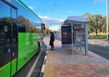 Mejora y renovación de las marquesinas en las paradas de autobús en Moralzarzal. bus
